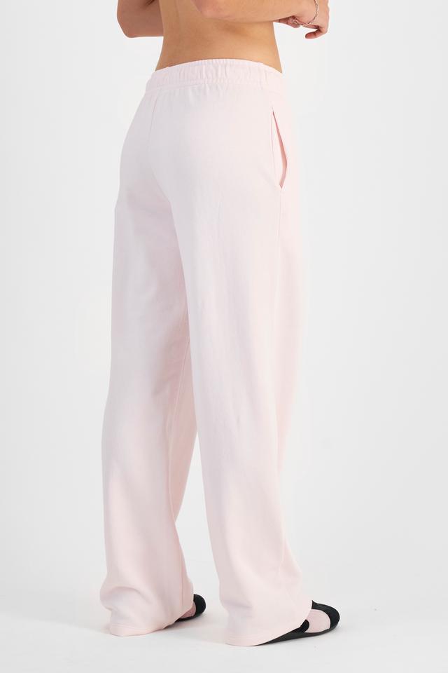 Tiana (She/Her) wears size S and is 176cm tall