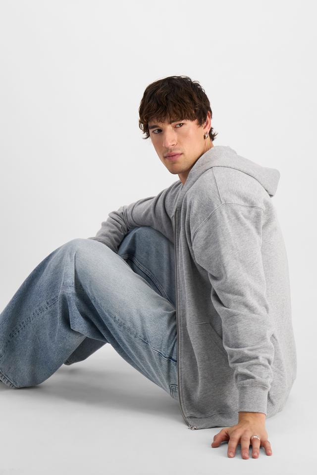 Alex (He/Him) wears size M and is 184cm tall with 98cm chest and 81cm waist