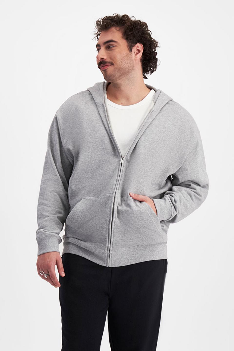 Sam (He/Him) wears size XL and is 178cm tall with 112cm chest