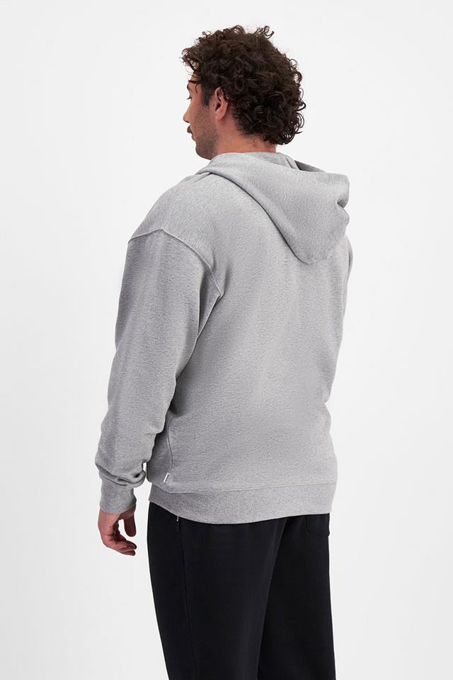 Sam (He/Him) wears size XL and is 178cm tall with 112cm chest