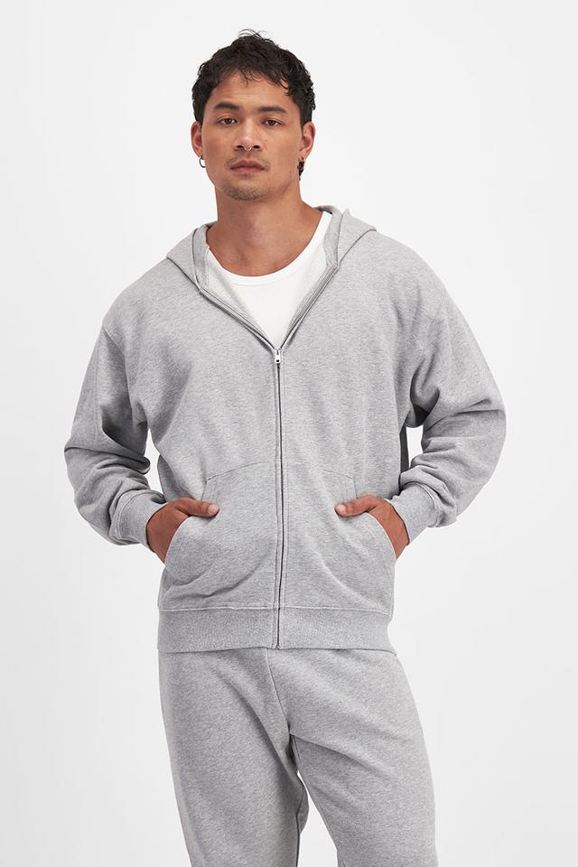 Carl-Michael (He/Him) wears size Medium and is 186cm tall with 97cm chest and 83cm waist