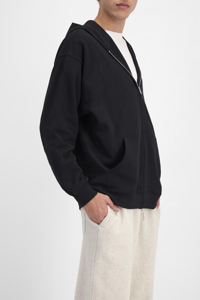 Eli (He/Him) wears size Large and is 193cm tall with 87cm chest and 73cm waist