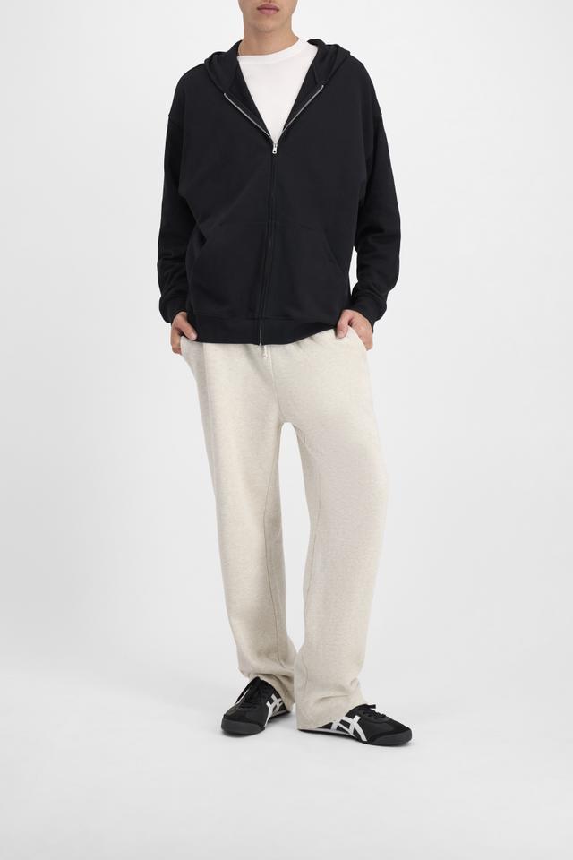 Eli (He/Him) wears size Large and is 193cm tall with 87cm chest and 73cm waist