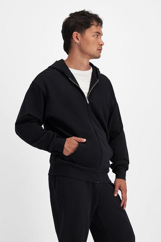 Carl-Michael (He/Him) wears size Medium and is 186cm tall with 97cm chest and 83cm waist