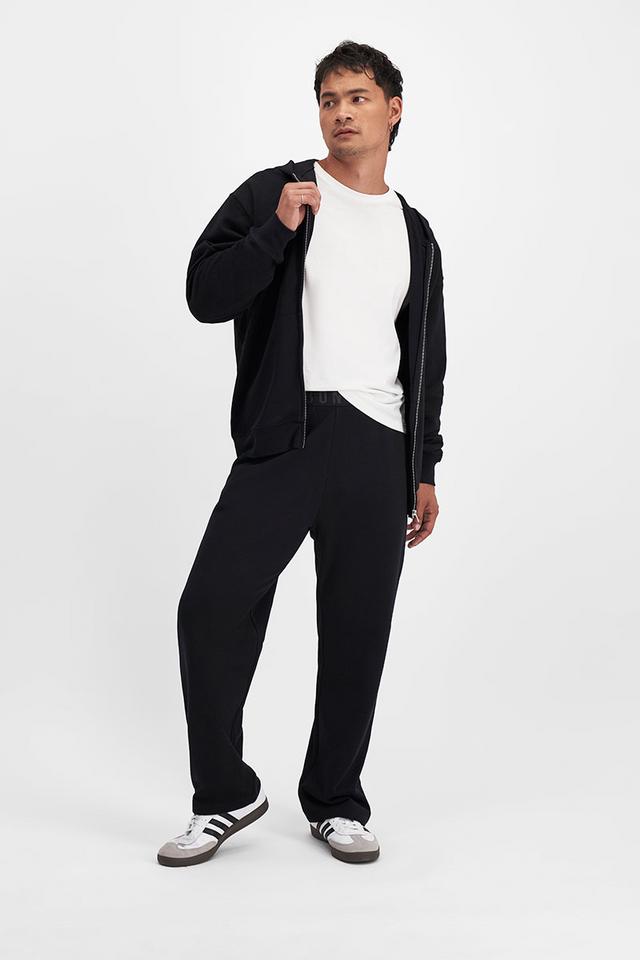 Carl-Michael (He/Him) wears size Medium and is 186cm tall with 97cm chest and 83cm waist