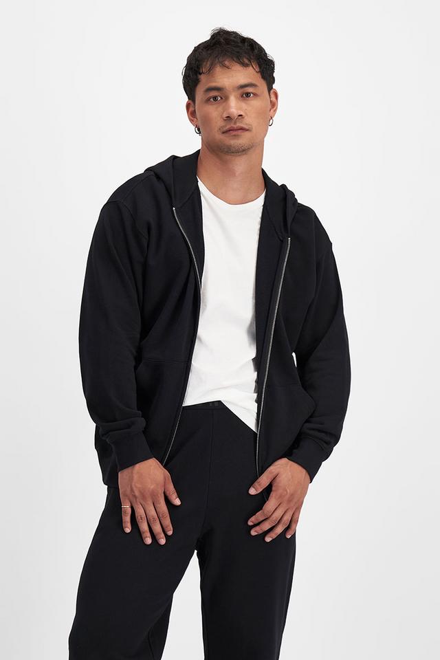 Carl-Michael (He/Him) wears size Medium and is 186cm tall with 97cm chest and 83cm waist