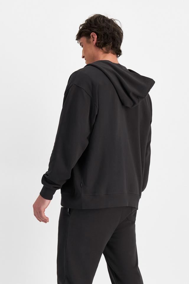 JOSH (He/Him) wears size M and is 185.48cm tall with 99cm chest and 81cm waist