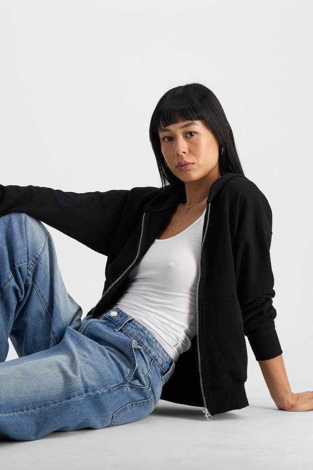 Nancy (She/Her) wears size S and is 170cm tall with 82cm chest and 64cm waist