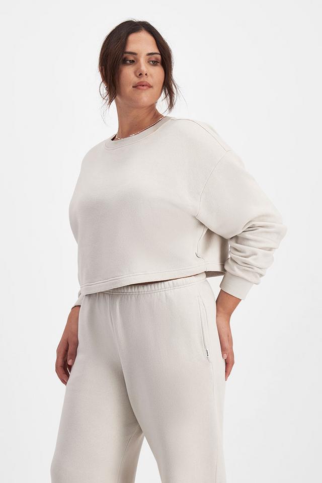 Bella (She/Her) wears size Large and is 173cm tall with 95cm chest and 77cm waist