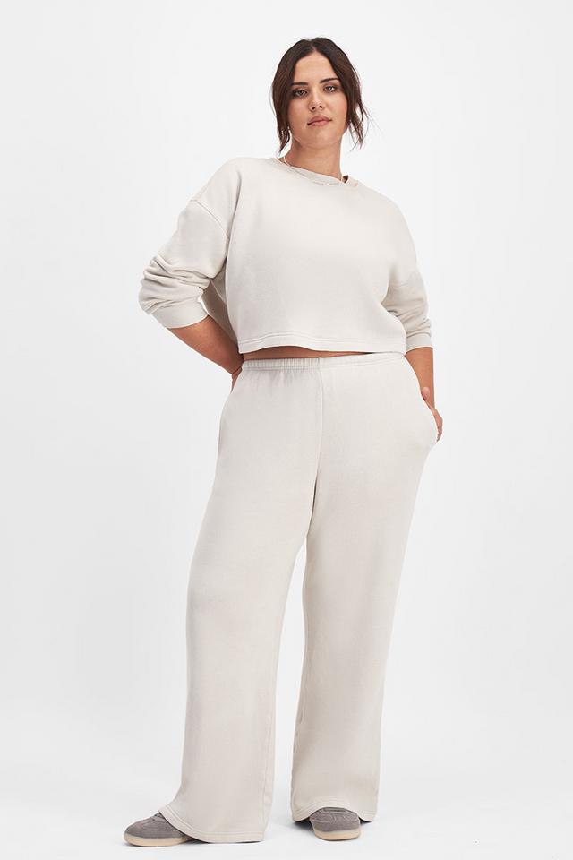 Bella (She/Her) wears size Large and is 173cm tall with 95cm chest and 77cm waist