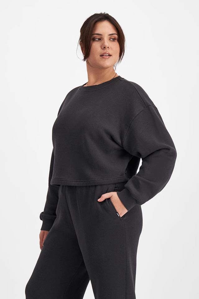 Bella (She/Her) Wears Size Large And Is 173cm Tall With 95cm Chest And 77cm Waist