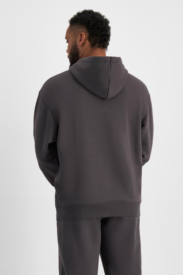 Jason (He/Him) wears size XL and is 194cm tall with 93cm chest and 113cm waist