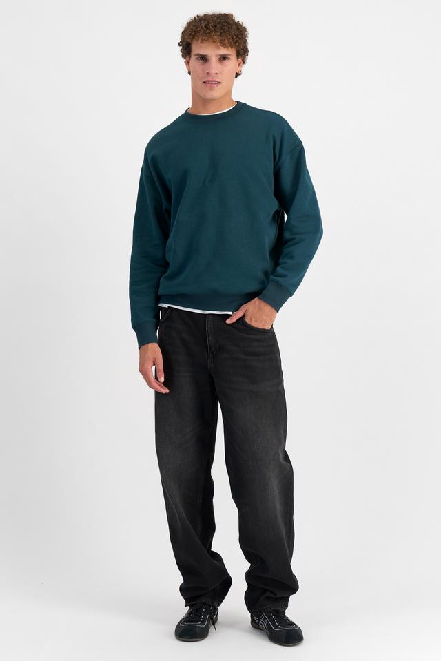 Kya (He/Him) wears size M and is 189cm tall with 99cm chest and 81cm waist