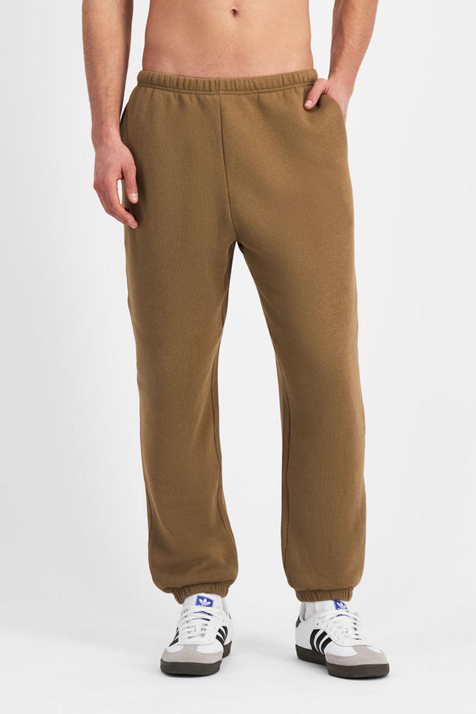 Max (He/Him) wears size Medium and is 189cm tall with 90cm chest and 73cm waist