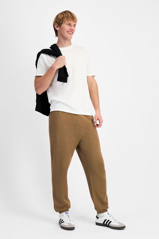 Max (He/Him) wears size Medium and is 189cm tall with 90cm chest and 73cm waist