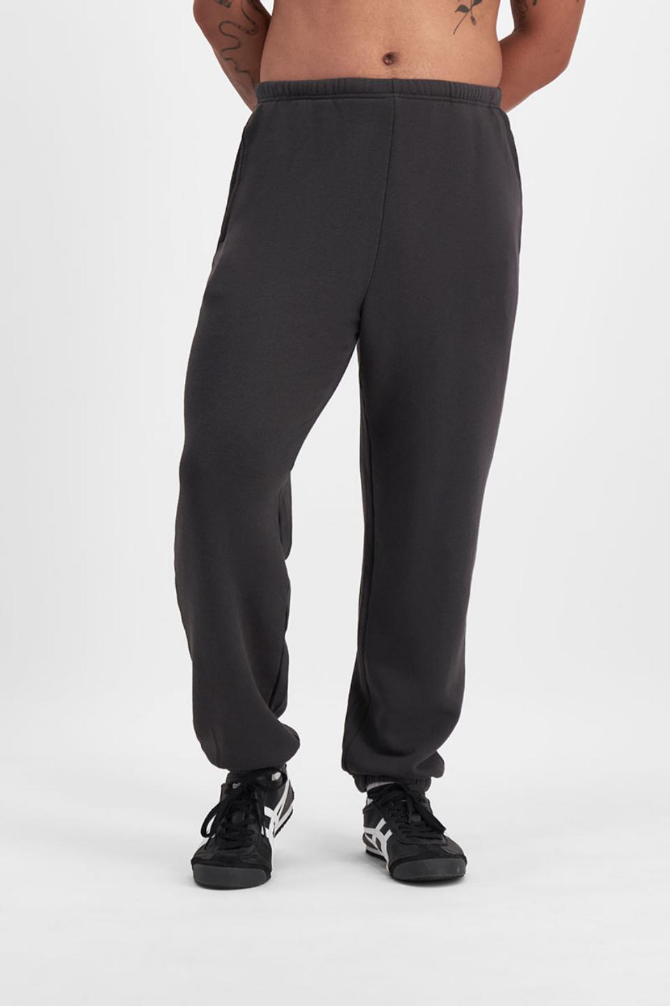 Carl-Michael (He/Him) wears size Medium and is 186cm tall with 97cm chest and 83cm waist