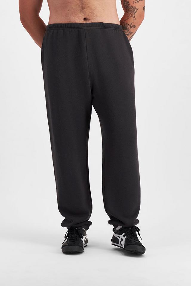 Sam (He/Him) wears size XL and is 178cm tall with 112cm chest