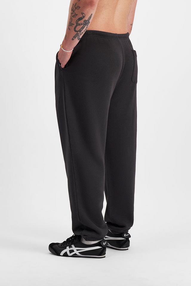 Sam (He/Him) wears size XL and is 178cm tall with 112cm chest