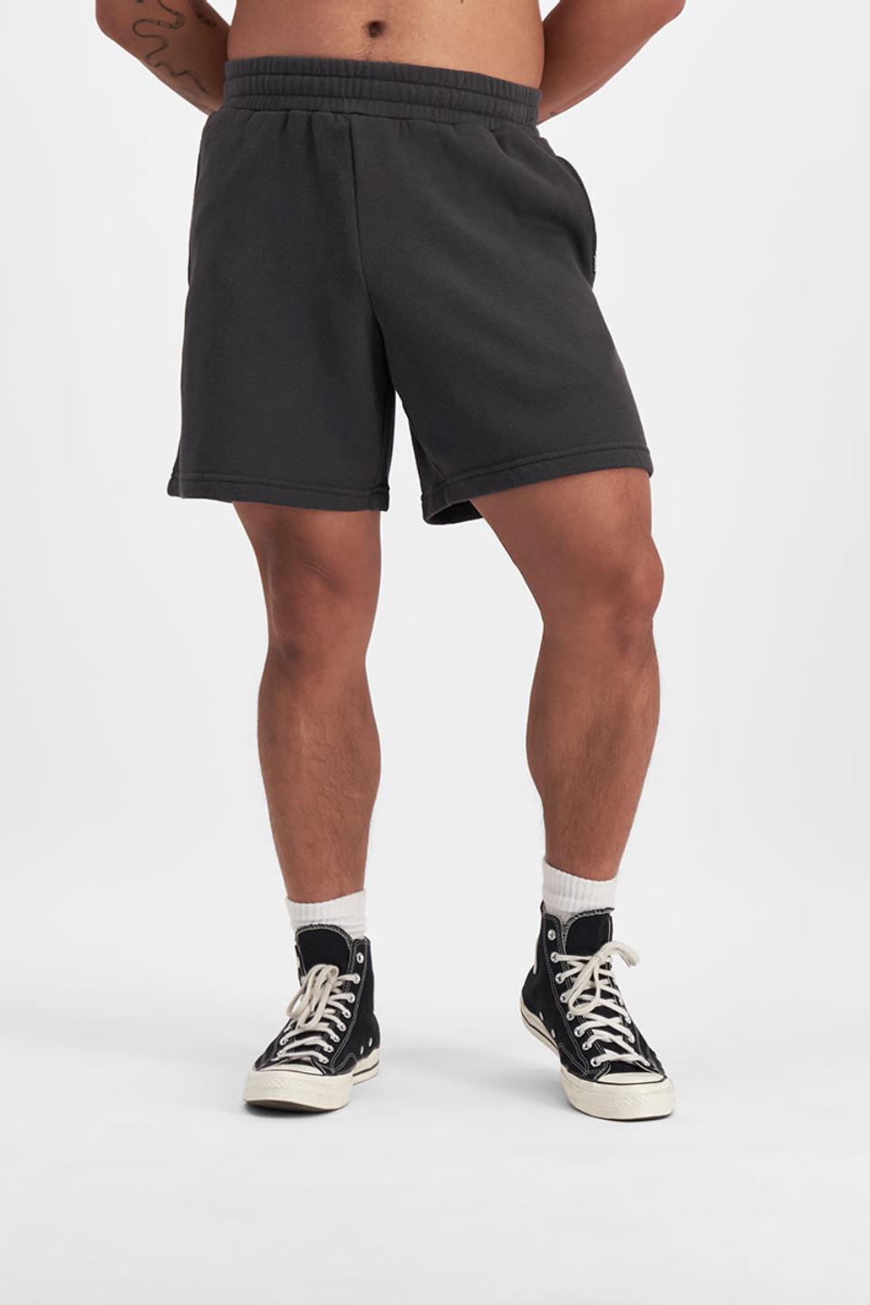 Carl-Michael (He/Him) wears size Medium and is 186cm tall with 97cm chest and 83cm waist
