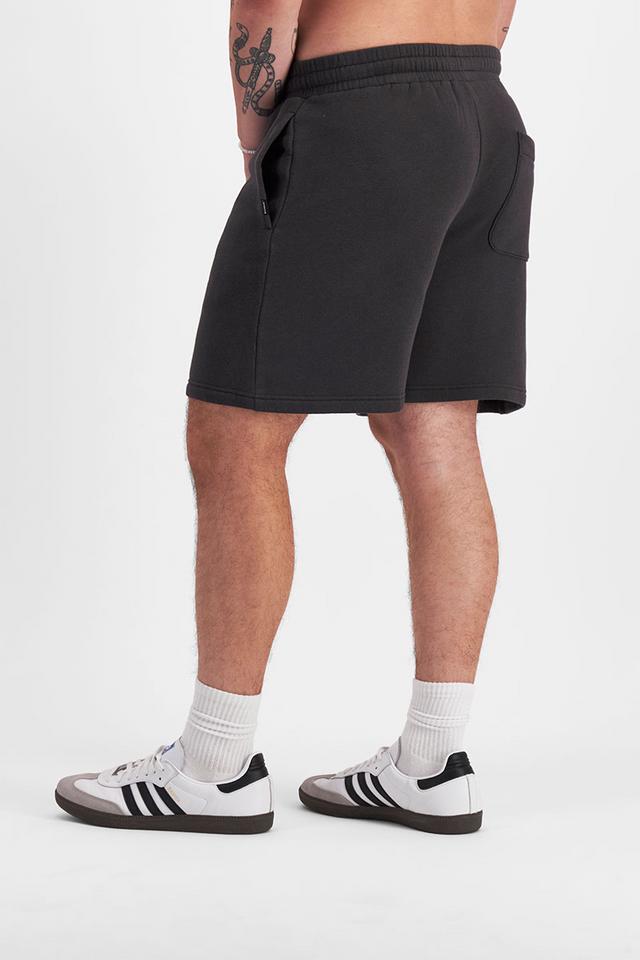 Sam (He/Him) wears size XL and is 178cm tall with 112cm chest