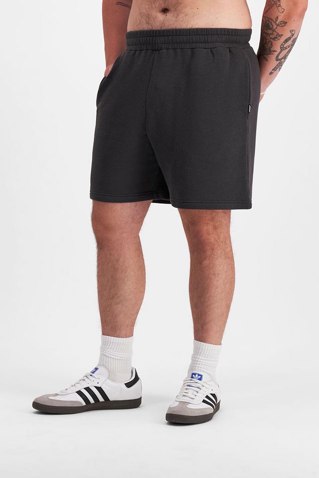 Sam (He/Him) wears size XL and is 178cm tall with 112cm chest