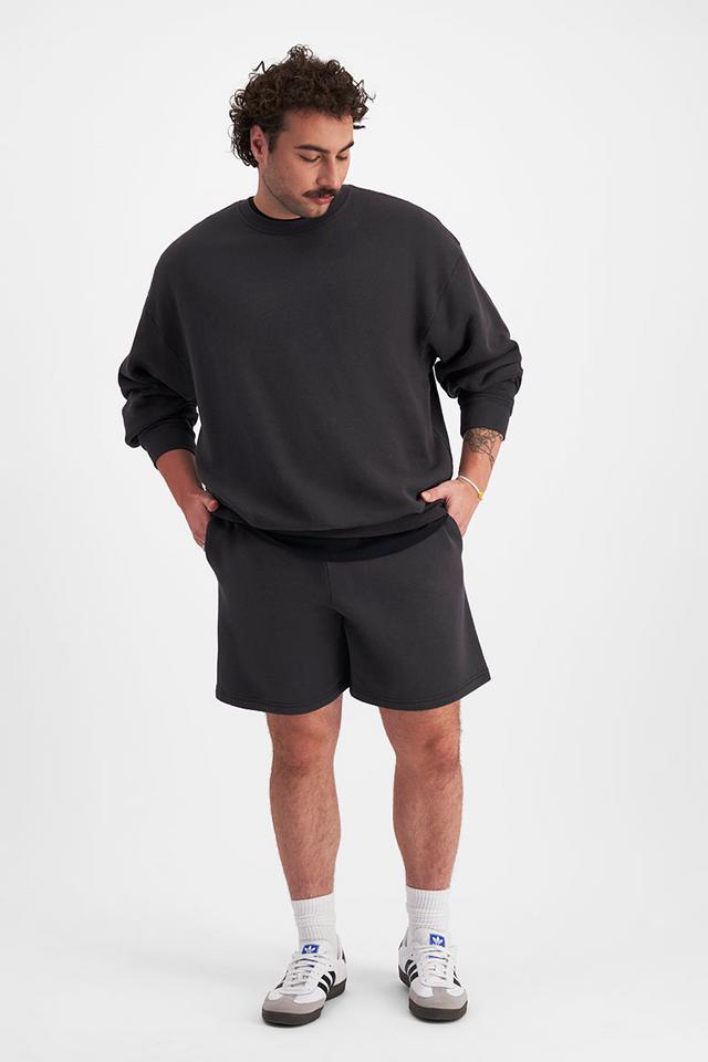 Sam (He/Him) wears size XL and is 178cm tall with 112cm chest