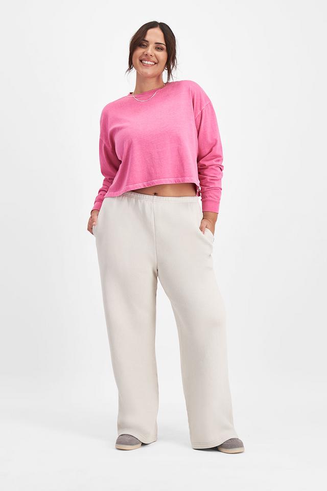 Bella (She/Her) wears size Large and is 173cm tall with 95cm chest and 77cm waist
