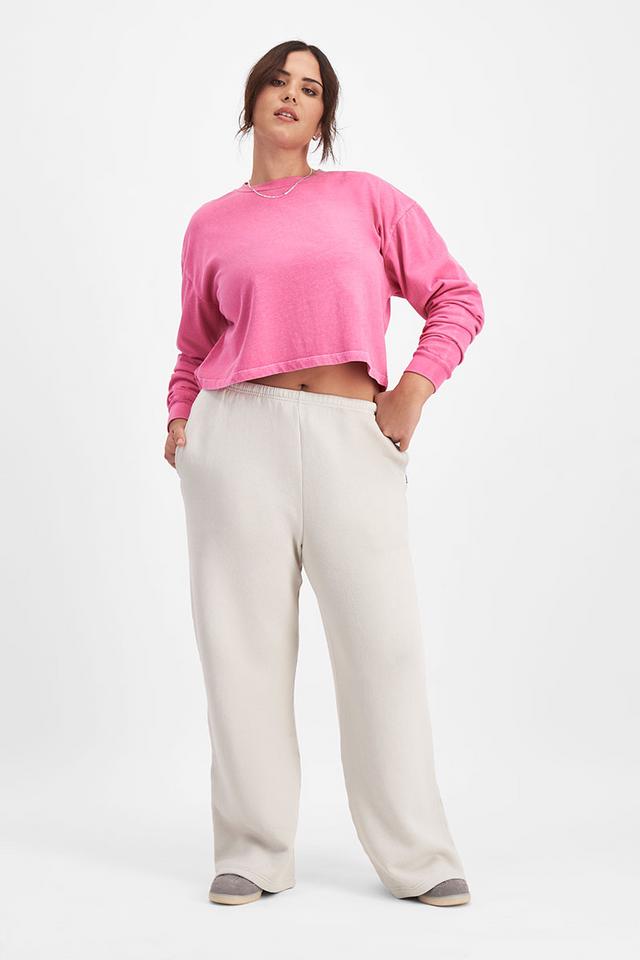Bella (She/Her) wears size Large and is 173cm tall with 95cm chest and 77cm waist