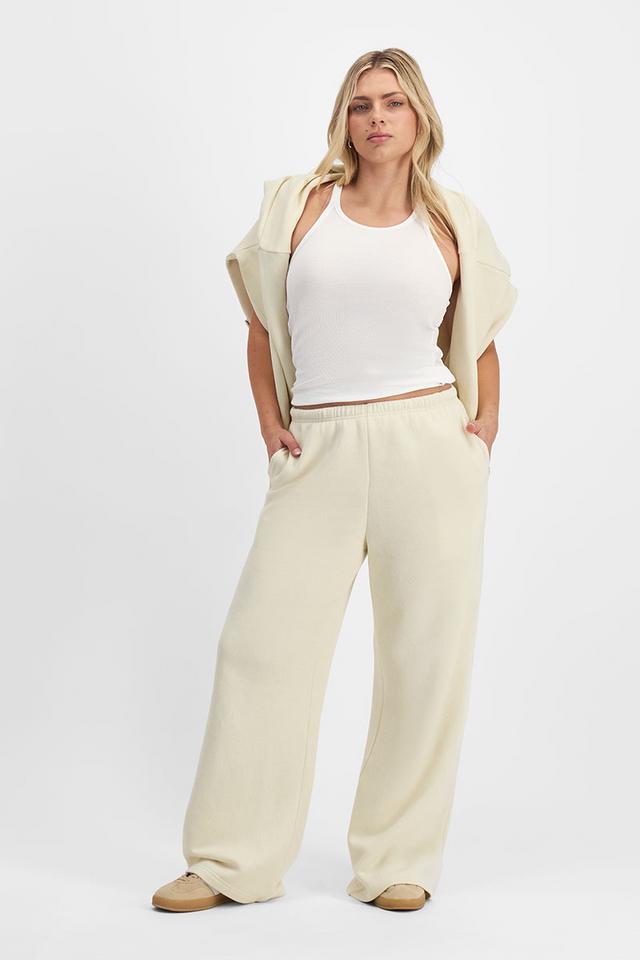 Zoe (She/Her) wears size Large and is 170cm tall with 98cm chest and 85cm waist