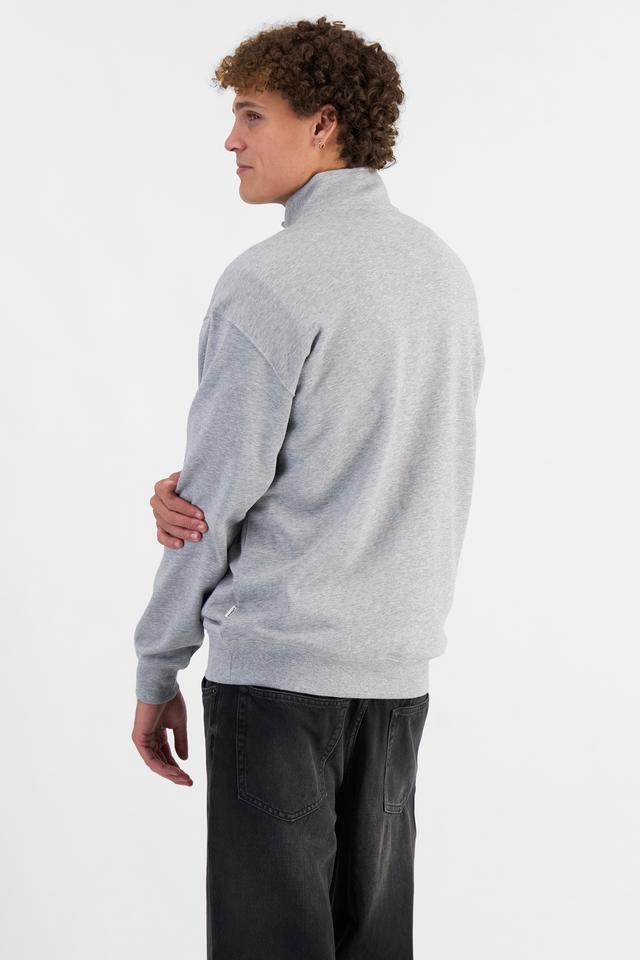Kya (He/Him) wears size M and is 189cm tall with 99cm chest and 81cm waist