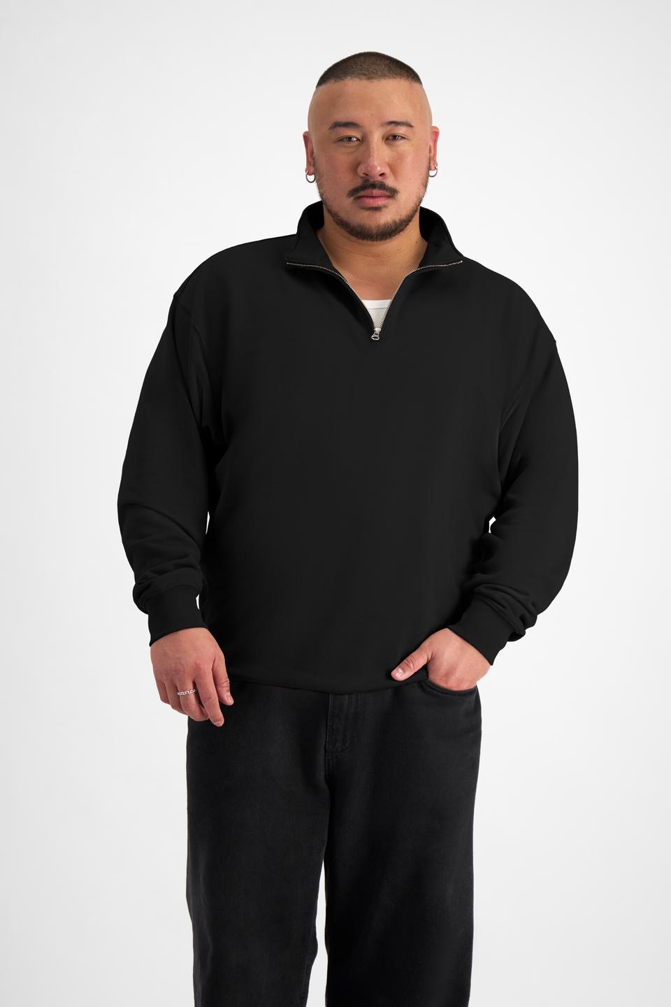 Mike (He/Him) wears size XL and is 180cm tall with 120cm chest and 96cm waist