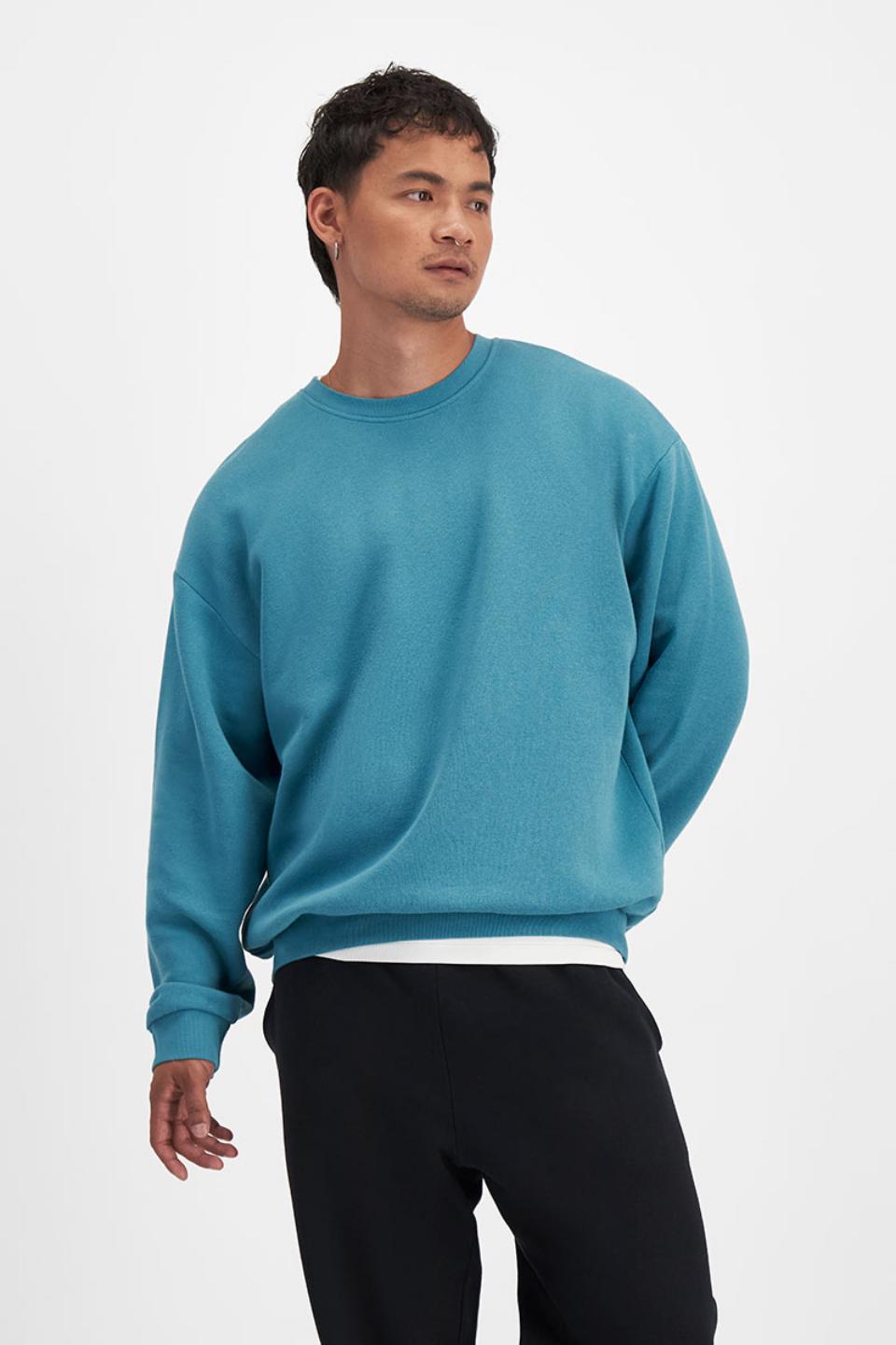 Carl-Michael (He/Him) wears size Medium and is 186cm tall with 97cm chest and 83cm waist