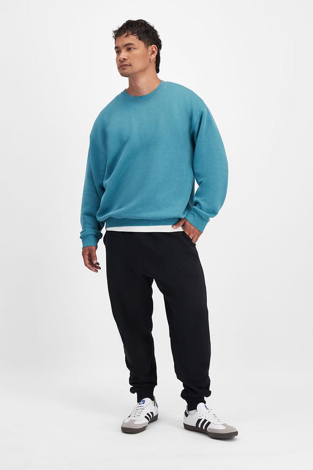 Carl-Michael (He/Him) wears size Medium and is 186cm tall with 97cm chest and 83cm waist
