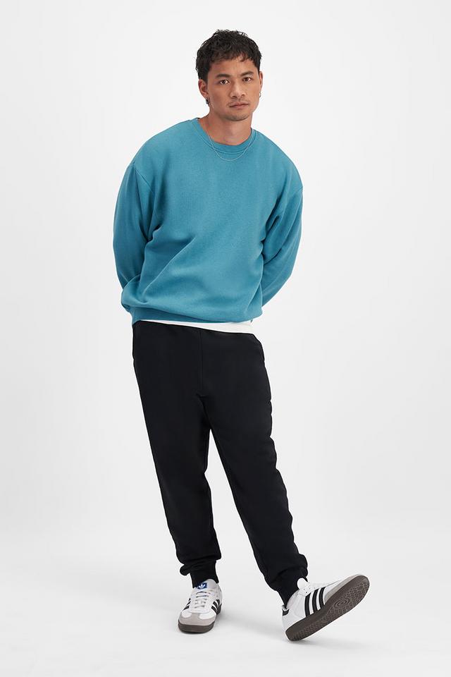 Carl-Michael (He/Him) wears size Medium and is 186cm tall with 97cm chest and 83cm waist