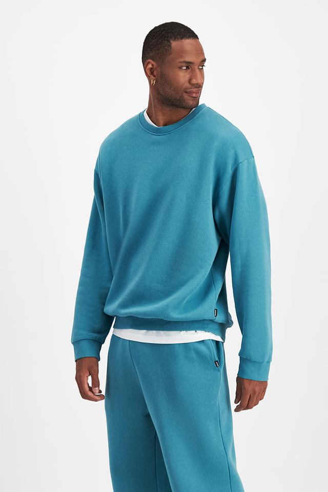 Romaric (He/Him) Wears Size Medium And Is 193cm Tall With 47cm Chest And 81cm Waist
