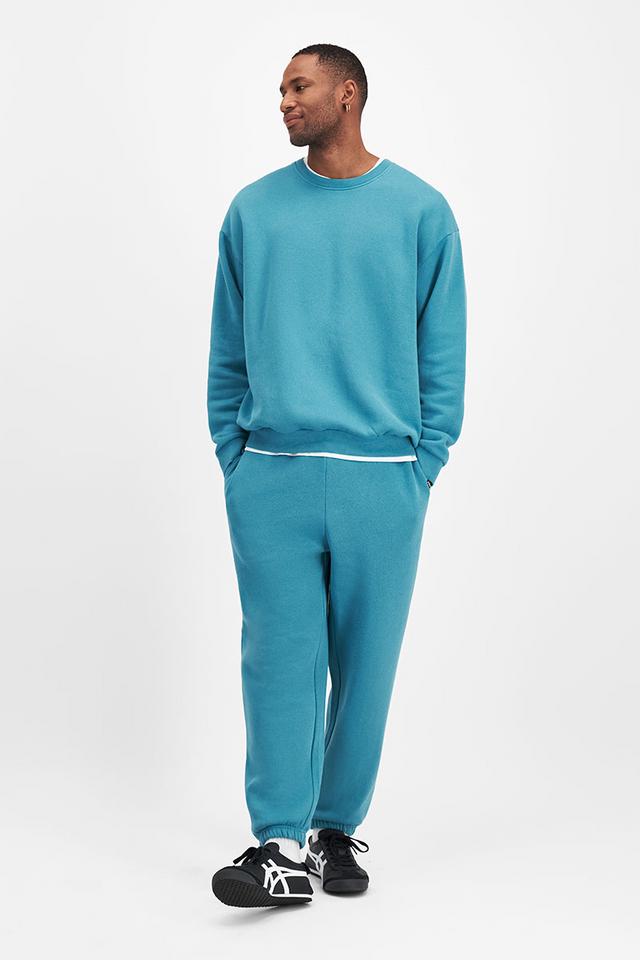 Romaric (He/Him) Wears Size Medium And Is 193cm Tall With 47cm Chest And 81cm Waist