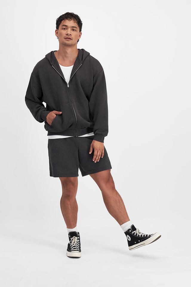 Carl-Michael (He/Him) wears size Medium and is 186cm tall with 97cm chest and 83cm waist