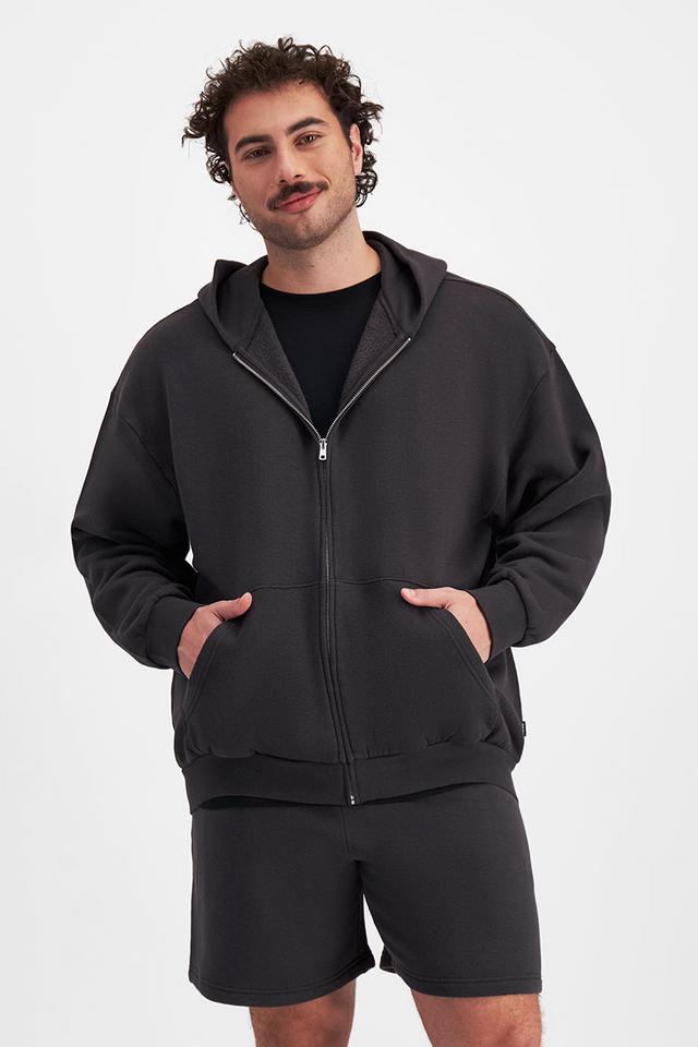 Sam (He/Him) wears size XL and is 178cm tall with 112cm chest