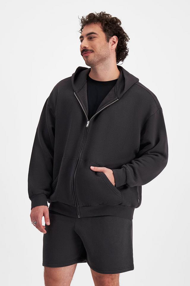 Sam (He/Him) wears size XL and is 178cm tall with 112cm chest