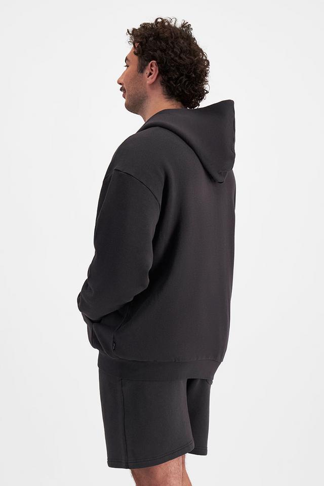 Sam (He/Him) wears size XL and is 178cm tall with 112cm chest