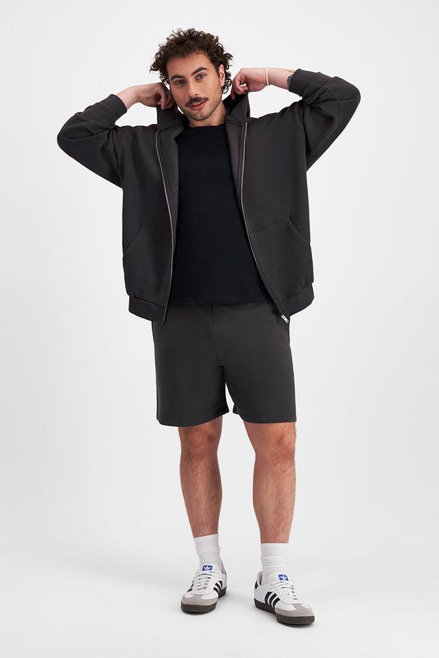 Sam (He/Him) wears size XL and is 178cm tall with 112cm chest