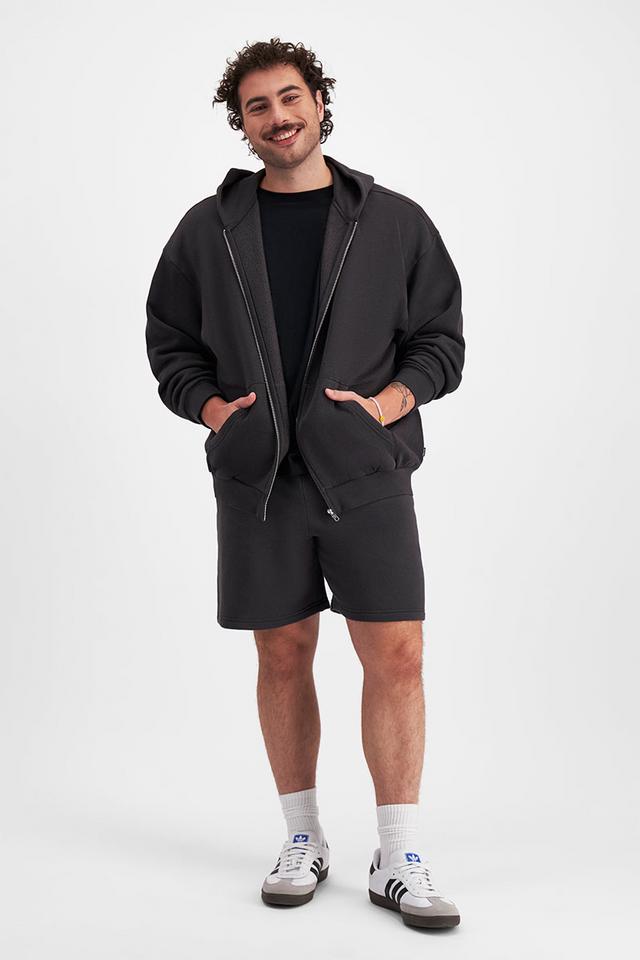 Sam (He/Him) wears size XL and is 178cm tall with 112cm chest