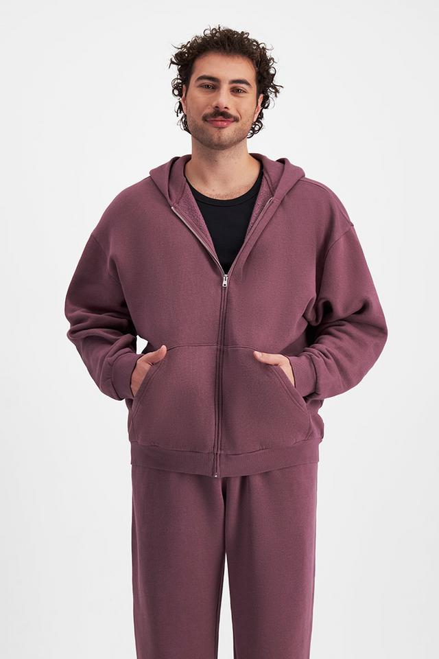 Sam (He/Him) wears size XL and is 178cm tall with 112cm chest