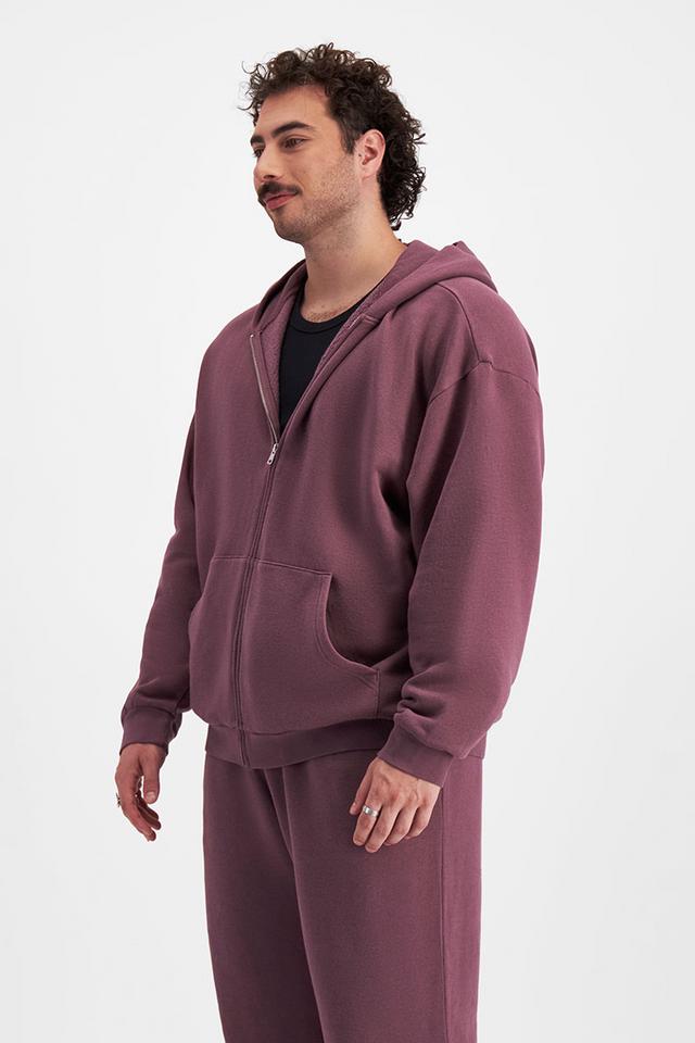 Sam (He/Him) wears size XL and is 178cm tall with 112cm chest