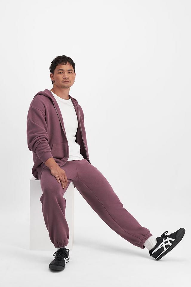 Carl-Michael (He/Him) wears size Medium and is 186cm tall with 97cm chest and 83cm waist