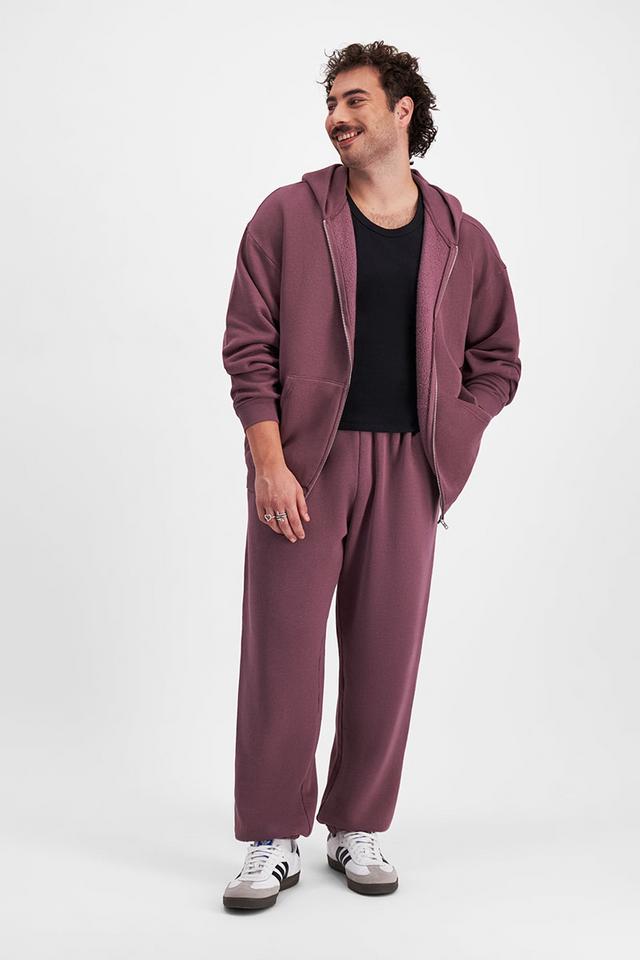 Sam (He/Him) wears size XL and is 178cm tall with 112cm chest