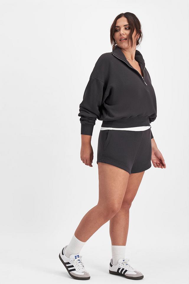 Bella (She/Her) wears size Large and is 173cm tall with 95cm chest and 77cm waist