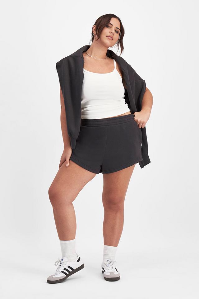 Bella (She/Her) wears size Large and is 173cm tall with 95cm chest and 77cm waist