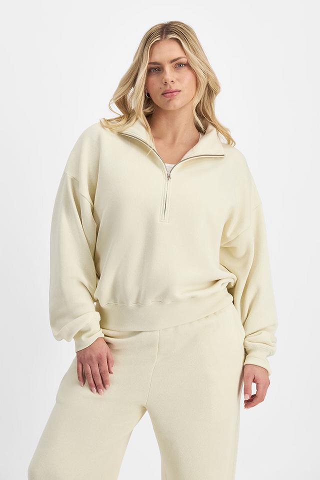 Zoe (She/Her) wears size Large and is 170cm tall with 98cm chest and 85cm waist