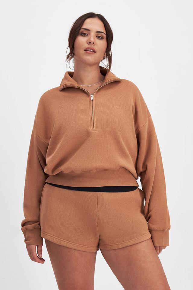 Bella (She/Her) wears size Large and is 173cm tall with 95cm chest and 77cm waist